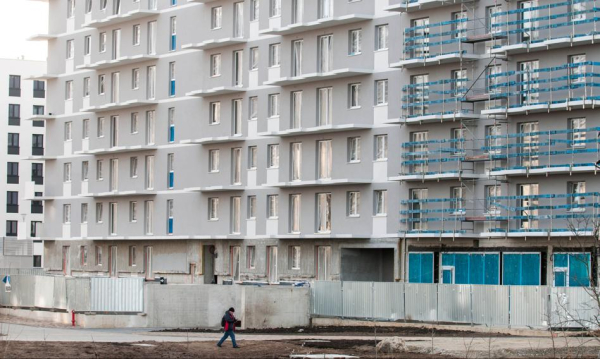 Ilu lokali mieszkalnych oddano do użytkowania w Polsce w roku 2025?