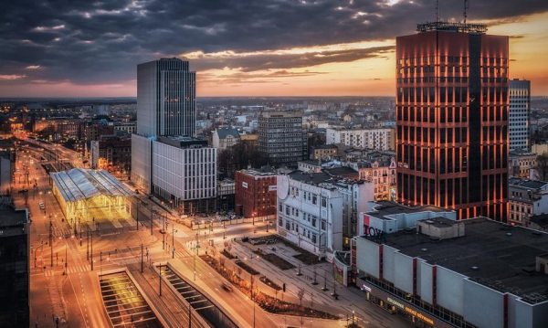 Polskie życie 50 Warimpex buduje osiedle. Brak aktualnych zamierzeń dotyczących biur.