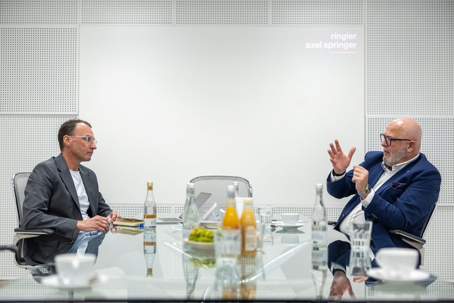 BAT VP: Polska ma zasadnicze znaczenie dla przyszłości bezdymnej. O przepisach i rentowności. 2 Redaktor naczelny Business Insider Polska, Mikołaj Kunica i Kingsley Wheaton, Chief Corporate Officer w BAT.