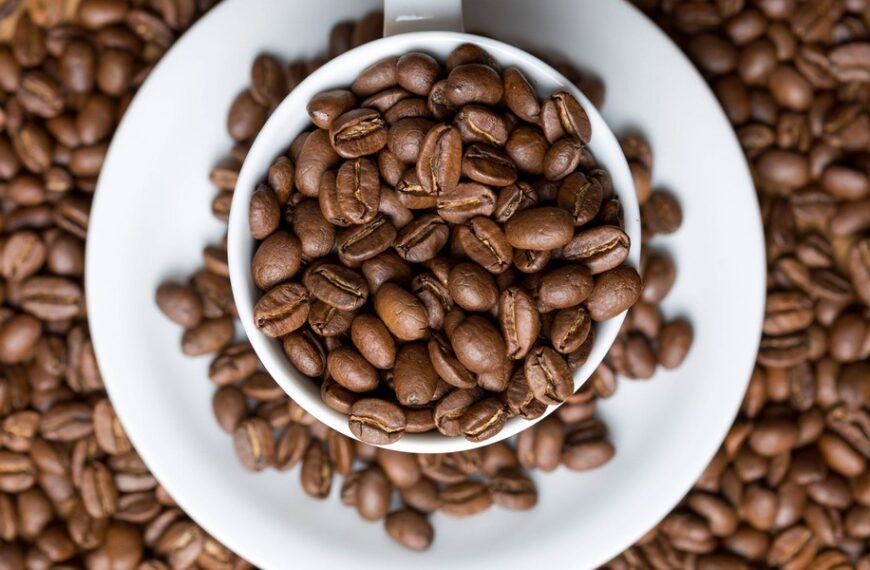 Polskie życie 40 Oszukana kawa: ciężko odróżnić. Czym fałszerze zastępują autentyk?