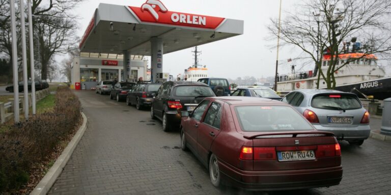 Niemieccy kierowcy masowo tankują na polskich stacjach. Powodem są koszty. 3