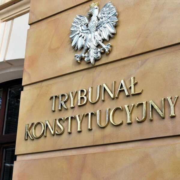 Polskie życie 57 Konstytucyjni sędziowie zaprzysiężeni w parlamencie. Błaszczak oburzony: Pogwałcą przepisy