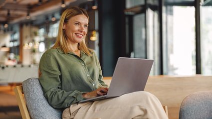 Bezgotówkowe wsparcie dla e‑commerce. Jak e-płatności pomagają małym firmom rosnąć w sieci