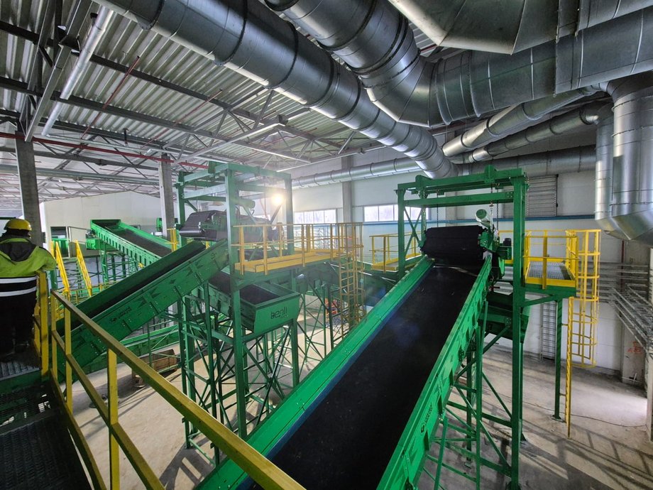 Wnętrze zakładu oczyszczania odpadów we Lwowie