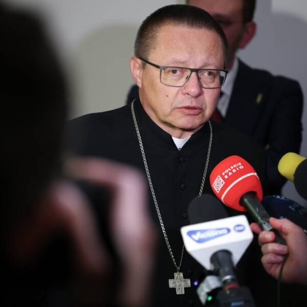 Z żalem. Arcybiskup lubelski i rektor KUL poparli kardynała Rysia.