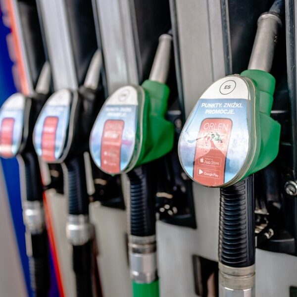 Polskie życie 47 Zawieszenie broni w Iranie. Eksperci prognozują znaczny spadek kosztów benzyny.