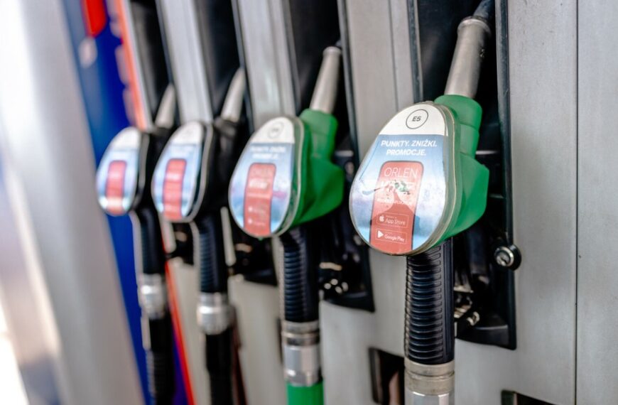 Polskie życie 23 Zawieszenie broni w Iranie. Eksperci prognozują znaczny spadek kosztów benzyny.