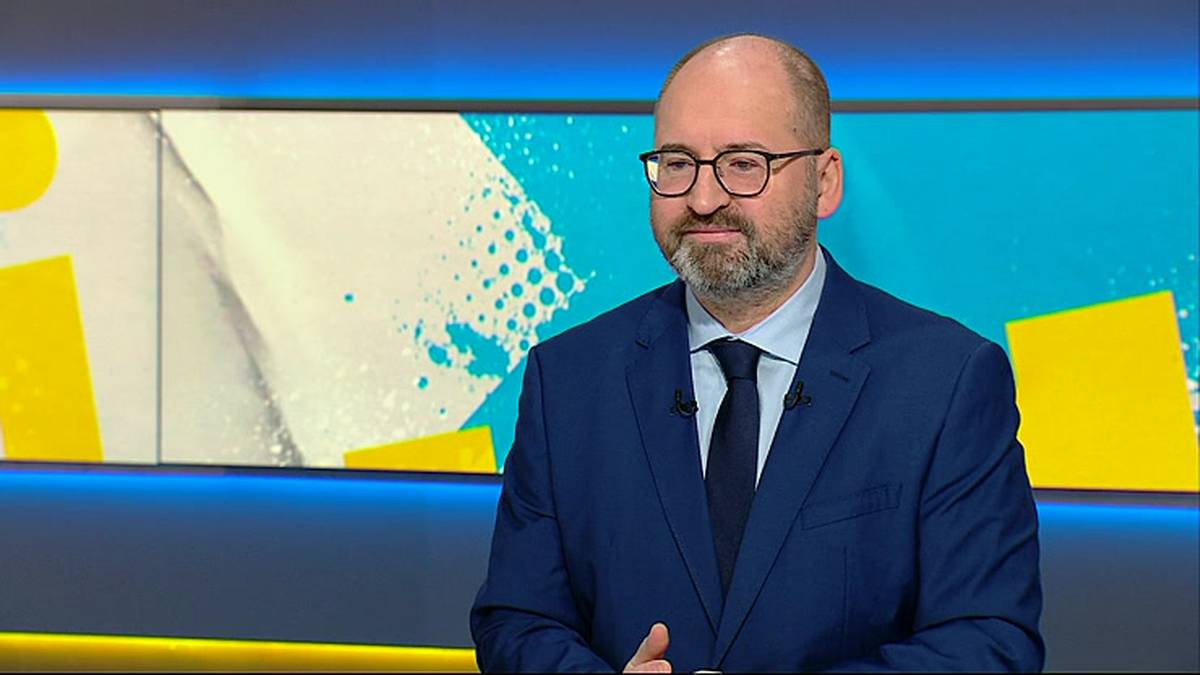 LOT-owski odrzutowiec trafiony błyskawicą. Samolot powrócił do stolicy. 2