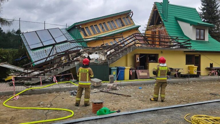 Eksplozja gazu w klubie sportowym. Służby w akcji. 18