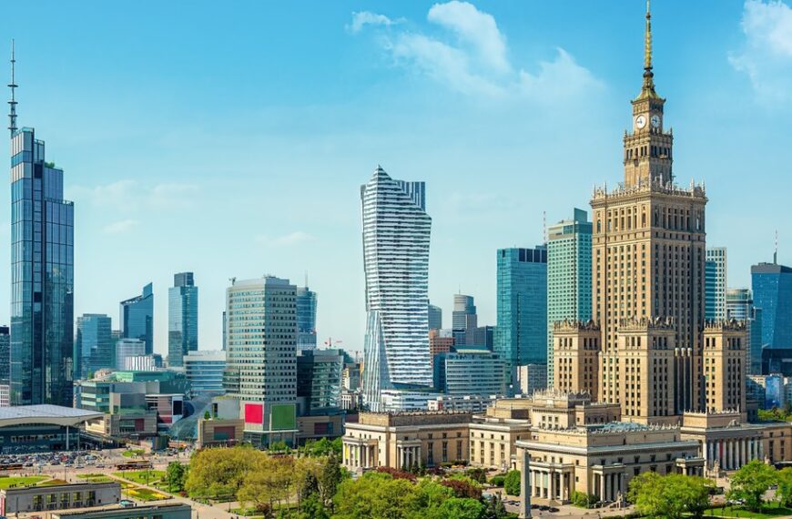 Polskie życie 31 Wzrost lęku przed kryzysem wśród Polaków. Badanie CBOS sygnalizuje niepokojące tendencje.