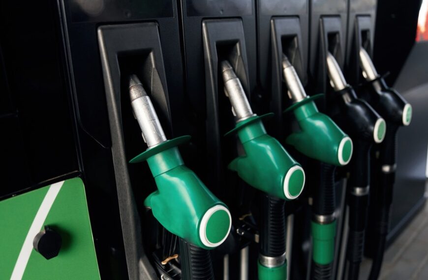 Polskie życie 30 Paliwa drożeją od środy. Nowe ograniczenia energetyczne od ministra.