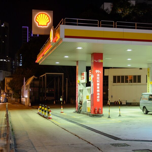 Hongkong: Paliwa osiągają astronomiczne kwoty. Kosztują ponad dwukrotność polskiej stawki.