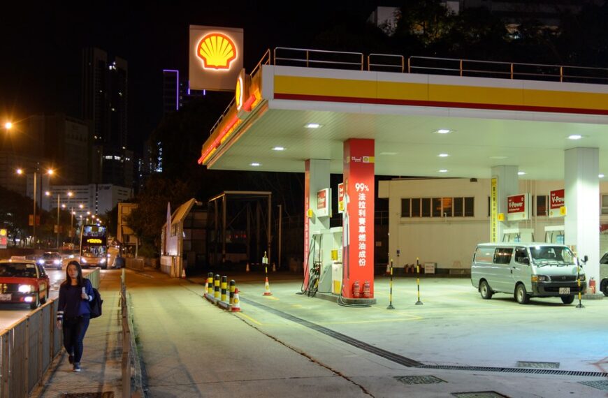 Hongkong: Paliwa osiągają astronomiczne kwoty. Kosztują ponad dwukrotność polskiej stawki.