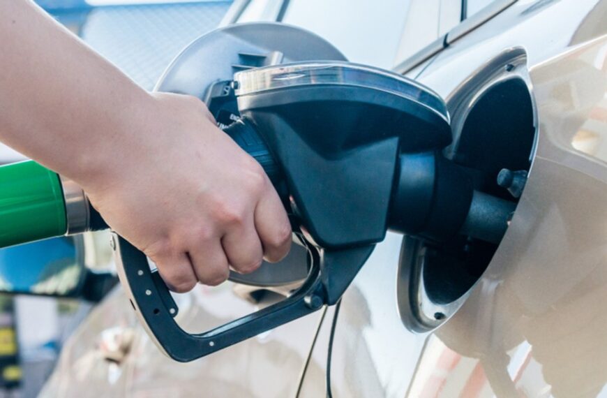 Co z rządową pomocą dla cen benzyny? Odpowiada minister Motyka