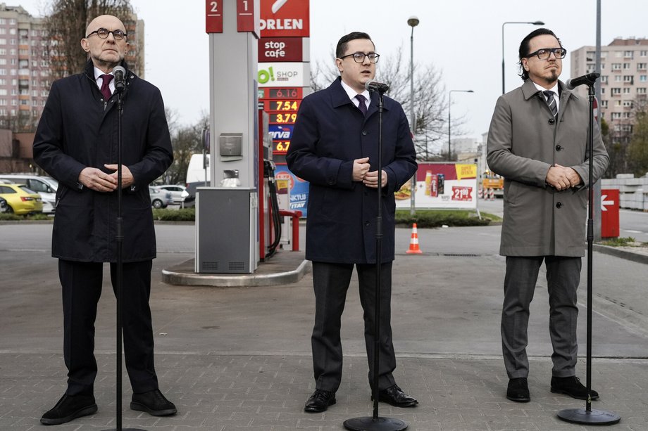 Od lewej prezes Orlenu Ireneusz Fąfara, minister energii Miłosz Motyka i minister aktywów państwowych Wojciech Balczun