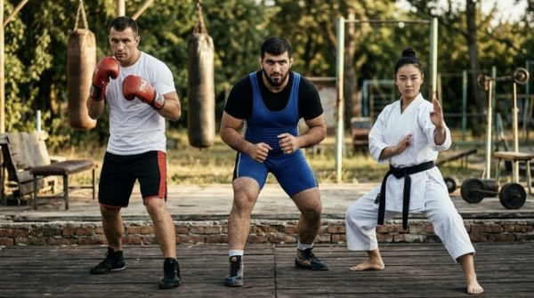 Kto jest silniejszy: bokser, zapaśnik czy karateka? – chłopięce kłótnie&hellip;