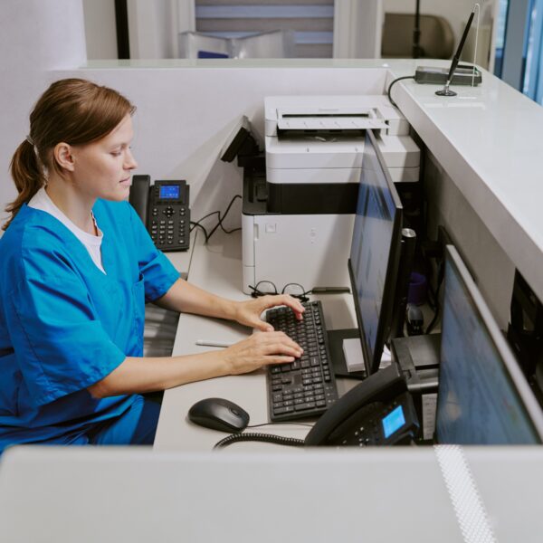 Nowe minimalne wynagrodzenia w sektorze zdrowotnym. Pielęgniarki z zarobkiem 11,4&hellip;