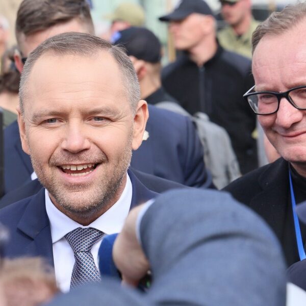 Nawrocki: Opinie o jego prezydenturze. Sondaż ujawnia podziały wśród Polaków.