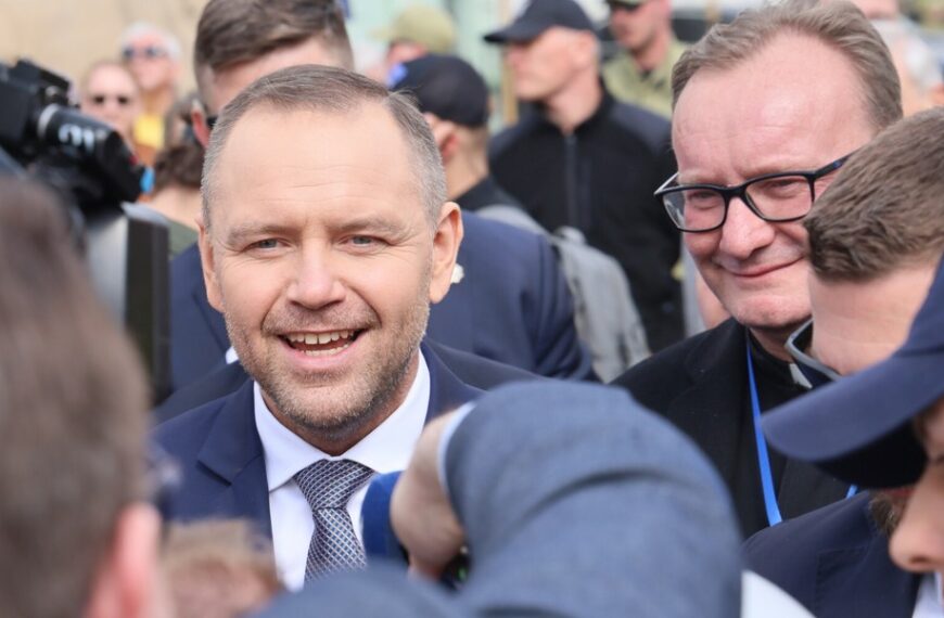 Nawrocki: Opinie o jego prezydenturze. Sondaż ujawnia podziały&hellip;