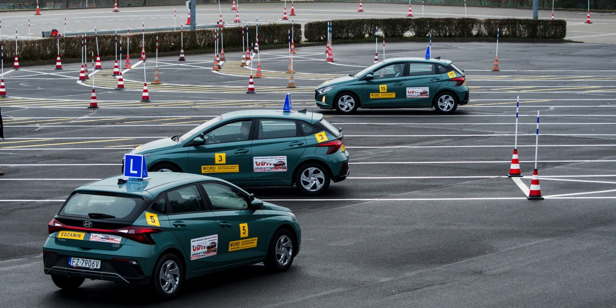 Egzamin na prawo jazdy na placu manewrowym