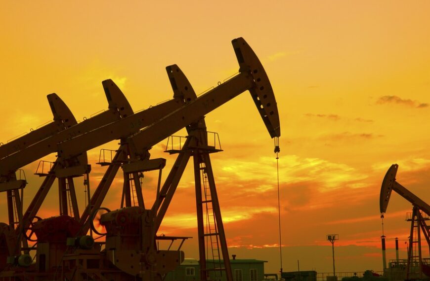 Polskie życie 33 Ropa naftowa drożeje. Ceny blisko rekordowego pułapu.