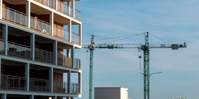 Wrocław w czołówce najkosztowniejszych lokalizacji dla nabywców mieszkań. Koszty idą w górę. 8