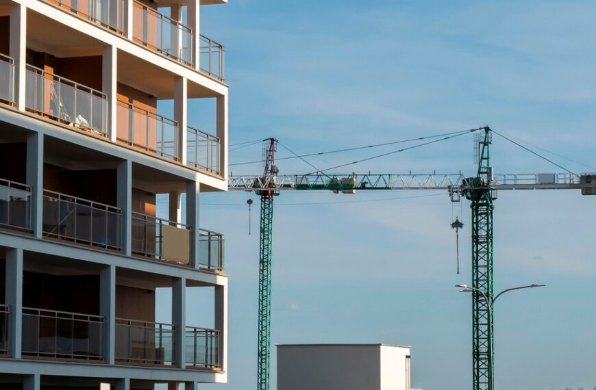 Wrocław w czołówce najkosztowniejszych lokalizacji dla nabywców mieszkań. Koszty idą w górę.