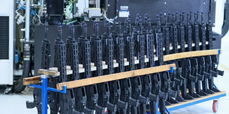 Radom: Produkcja wzrosła, popyt spadł. Problemy w zbrojowni. 14