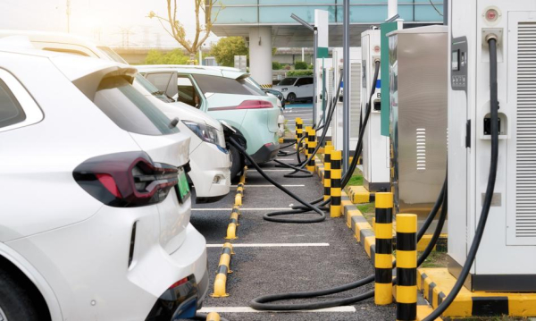 Elektryfikacja transportu w Polsce: Gwałtowny wzrost liczby stacji ładowania przy&hellip;