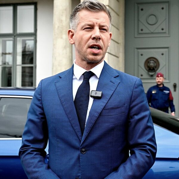 Magyar przeorientowuje kierunek węgierski. TISZA za przyjęciem wspólnej waluty.