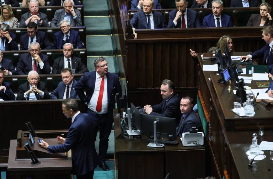 Polskie życie 83 Badanie opinii po przełomowych zdarzeniach. Zarówno Tusk, jak i Kaczyński…