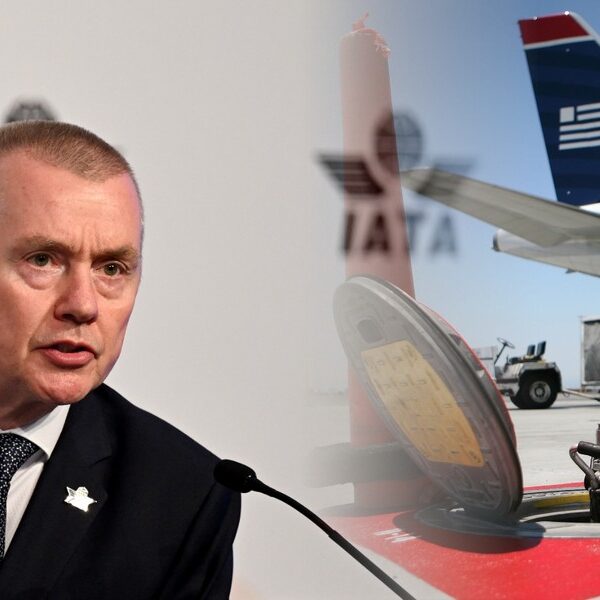 Hormuz: żegluga odblokowana, branża lotnicza bez natychmiastowej poprawy