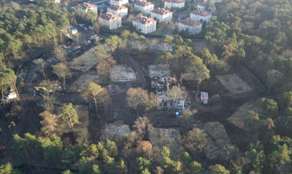 Arche’s Otwock Project Sparks Controversy. Apartments Enclose Historic Manor.