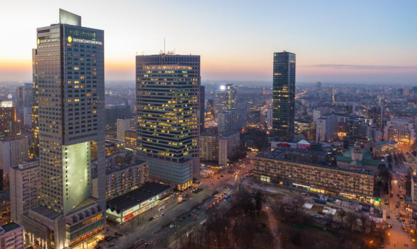 Polskie życie 20 Polska przoduje w regionie. Napływ miliardów euro na rynek nieruchomości komercyjnych.