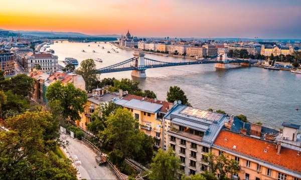 Polskie życie 25 Węgierski skandal: Prywatyzacja majątku publicznego na finiszu kampanii?