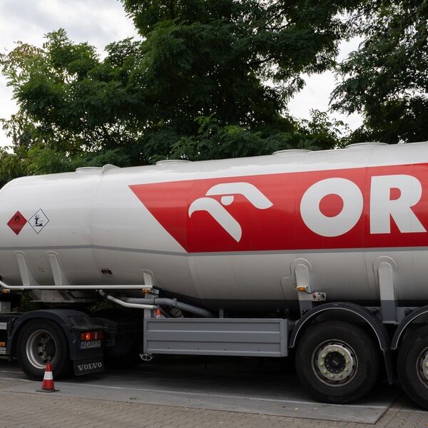 Polskie życie 72 Orlen zatwierdził nowe hurtowe ceny paliw. Obowiązują od dzisiaj.