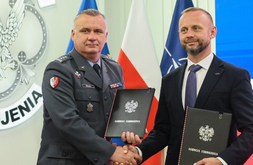 Polskie życie 30 Kleszcze i przyłącza telekomunikacyjne dla wojska. SAFE zawiera kolejne umowy