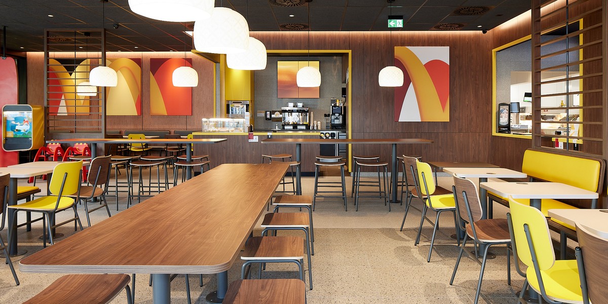 McDonald’s działa w Polsce od 1992 r. i od lat rozwija sieć przede wszystkim w modelu franczyzowym. Dziś ma ponad 600 restauracji, z których zdecydowaną większość prowadzą franczyzobiorcy. 