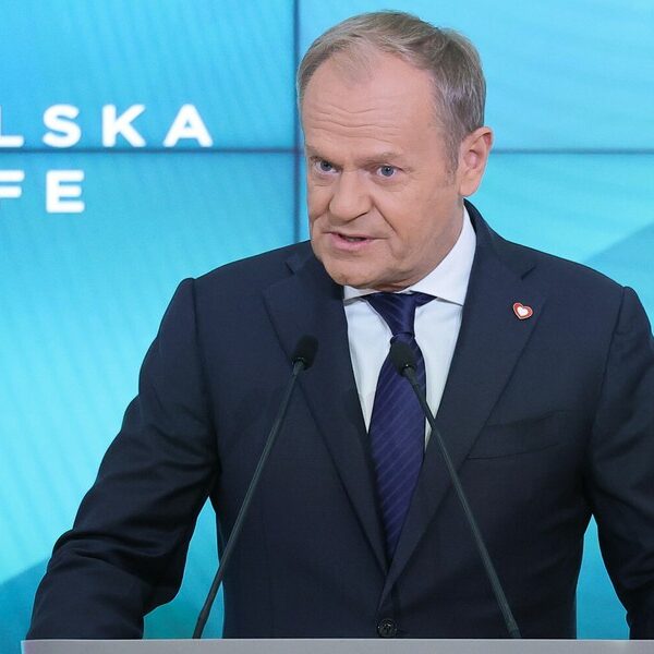 Polskie życie 65 Pierwsze środki z KPO trafiły do Polski. Tusk mówi o…