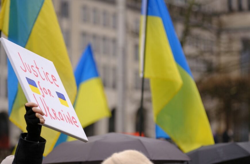 Czy Ukraińcy pozostaną po konflikcie? Polskie zatrudnienie może stanąć w obliczu trudności.