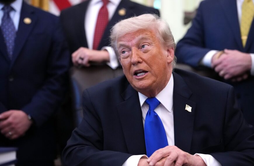 Trump nakłada taryfy na auta z Unii. Odpowiedź z Brukseli.