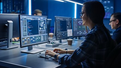 AI przedefiniowała polski krajobraz cyberzagrożeń. Co dziś naprawdę zagraża firmom w Polsce?