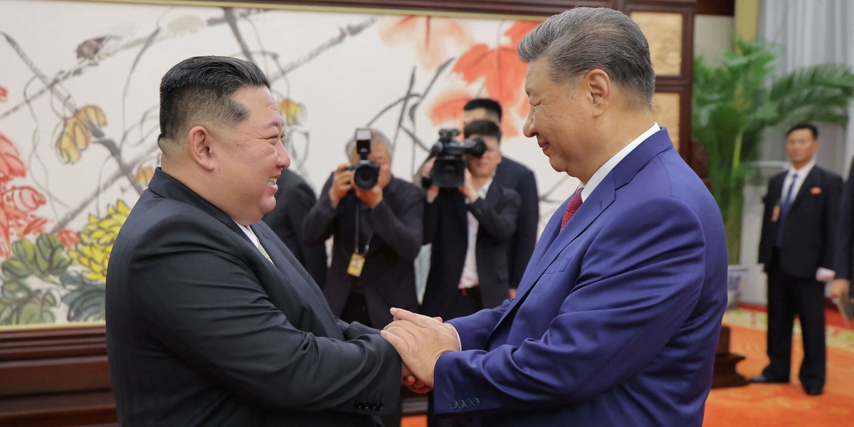 Niepokoje w Korei Północnej w związku z potencjalną wizytą Xi Jinpinga. Obawy przed represjami 2 Kim Dzong Un i Xi Jinping w Pekinie w 2025 r.