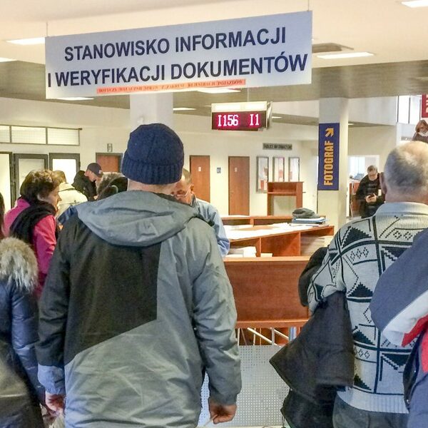 Polskie życie 65 Polscy urzędnicy wykorzystują sztuczną inteligencję bez regulacji. Rząd przeprowadza kontrolę