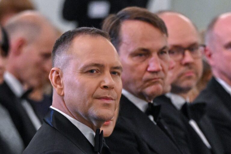 Warszawski prawnik wszczynał fałszywe alarmy. Kierował groźby wobec Nawrockiego, Sikorskiego, Manowskiej i innych. 20 Warszawski prawnik wszczynał fałszywe alarmy. Kierował groźby wobec Nawrockiego, Sikorskiego, Manowskiej i innych. 11