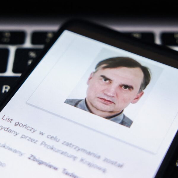 Śledczy mogli prędzej oskarżyć Ziobrę. Czyje zaniechanie?