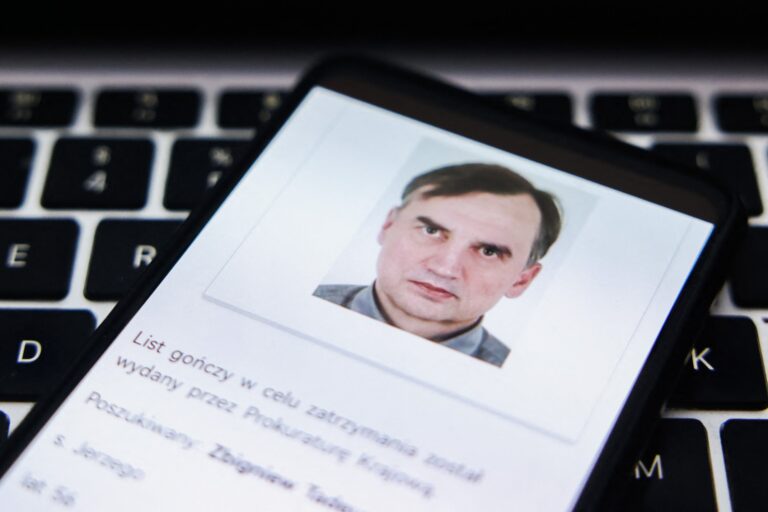 Śledczy mogli prędzej oskarżyć Ziobrę. Czyje zaniechanie? 8 Śledczy mogli prędzej oskarżyć Ziobrę. Czyje zaniechanie? 7