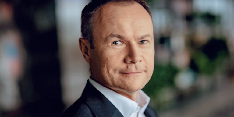Comarch ERP dąży do światowej dominacji, a nie tylko polskiego sukcesu, koncentrując się na sztucznej inteligencji i międzynarodowym rozwoju. 10