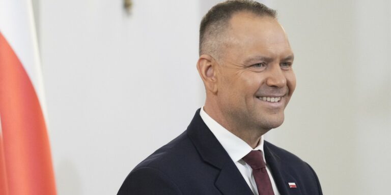 Głowa państwa pragnie skłonić rodaków z emigracji do repatriacji. Gotowy program. 21 Głowa państwa pragnie skłonić rodaków z emigracji do repatriacji. Gotowy program. 8