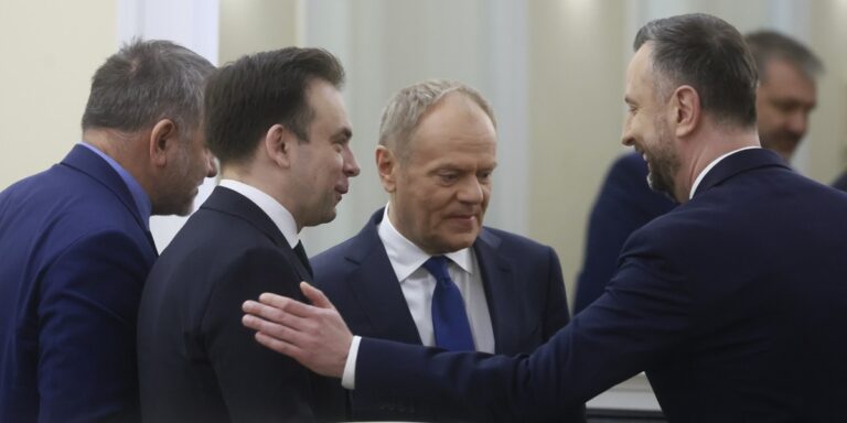 Polski rząd zatwierdzi umowy SAFE z KE. Szczegóły w relacji Magdaleny Sobkowiak. 1 Polski rząd zatwierdzi umowy SAFE z KE. Szczegóły w relacji Magdaleny Sobkowiak. 1